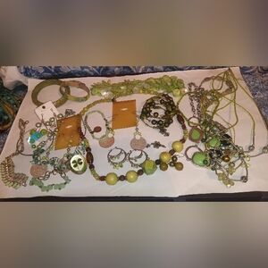 Green fashion jewelry lot